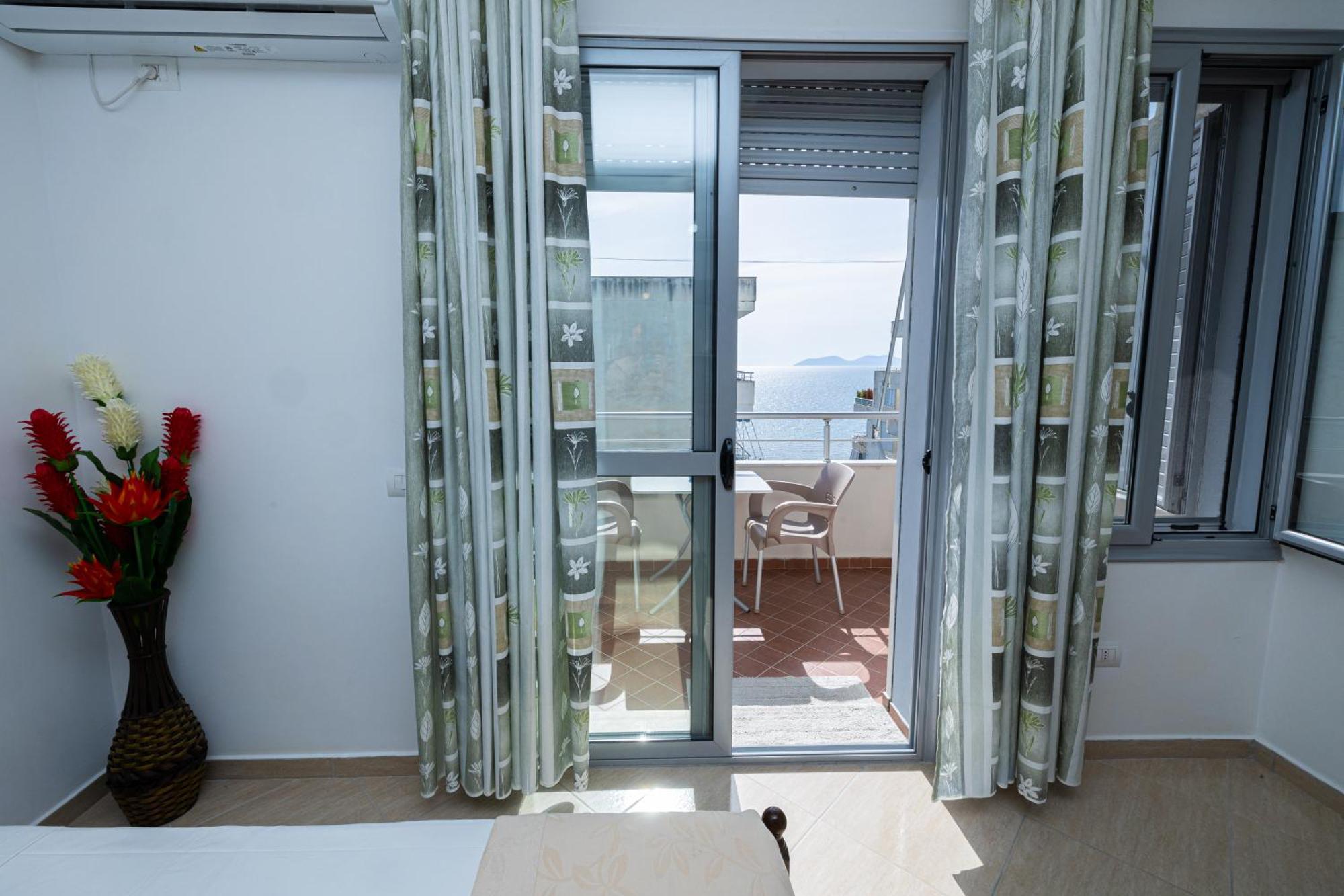 Lucas Apartments Rental Вльора Екстер'єр фото
