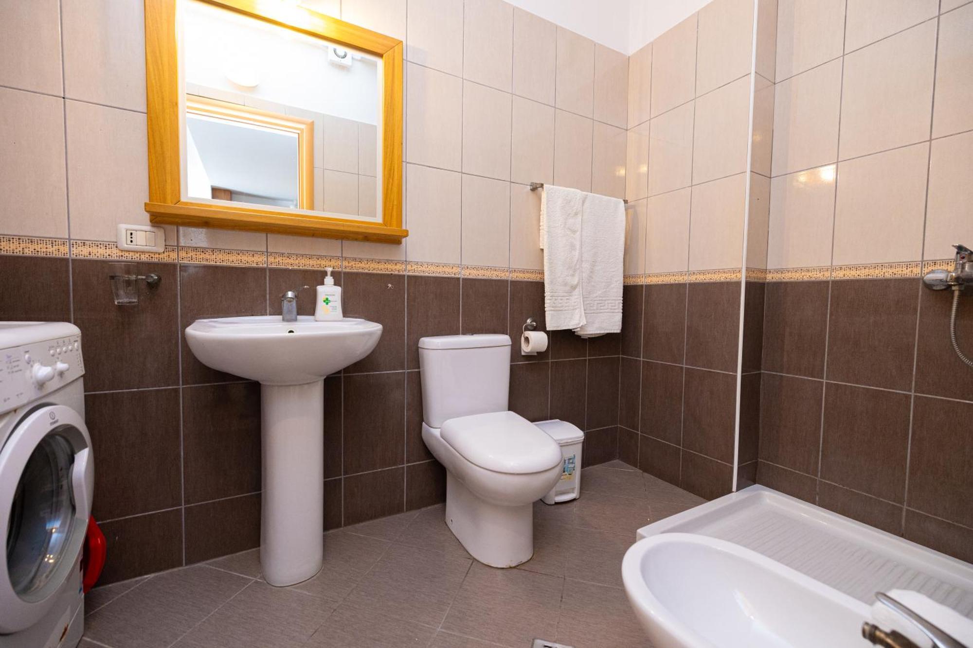Lucas Apartments Rental Вльора Екстер'єр фото